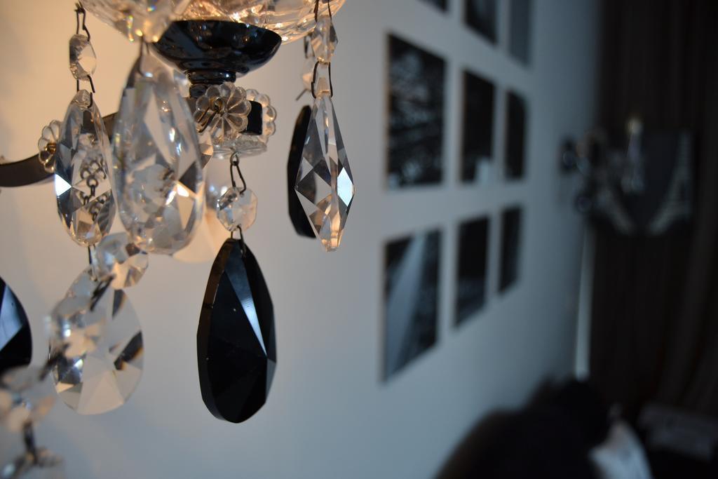 Boutique Konfidentiel Parijs